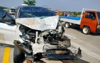 Kecelakaan Tragis Di Tol Semarang Batang, Suzuki Ertiga Dan Elf Travel