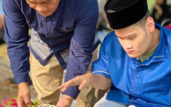 Kenang Pesan Sang Istri, Ahmad Luthfi Ziarah Bersama Anaknya