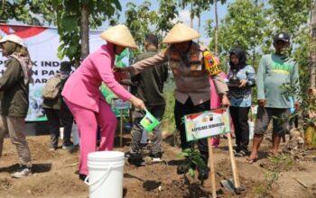 Ketahanan Pangan Jadi Fokus: Polda Jateng Tanam Pohon Di Semarang