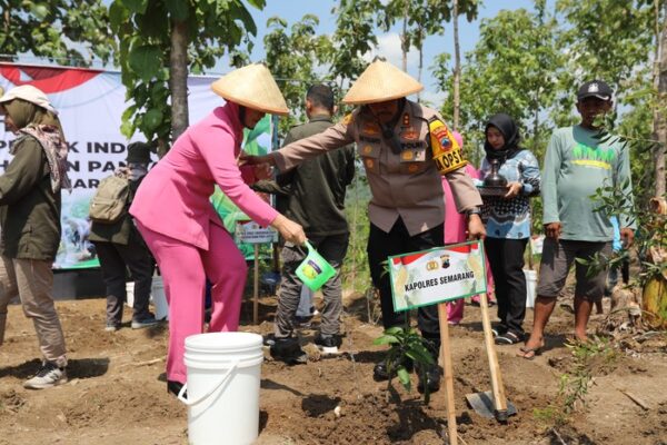 Ketahanan Pangan Jadi Fokus: Polda Jateng Tanam Pohon Di Semarang