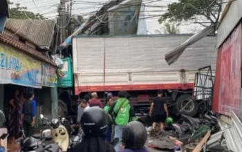 Lalu Lintas Terganggu, Kecelakaan Truk Di Silayur Ngaliyan Picu Macet