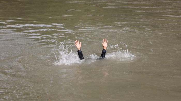 Tragis, Mahasiswa Pelayaran Hanyut Saat Memancing di Kaligarang Semarang