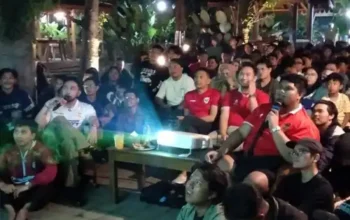 Nobar Indonesia Vs Jepang, Wahyu Hidayat Berinteraksi Hangat Dengan Milenial