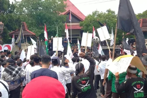 Ormas Islam Dan Laskar Siap Jihad Tutup Outlet Miras Di