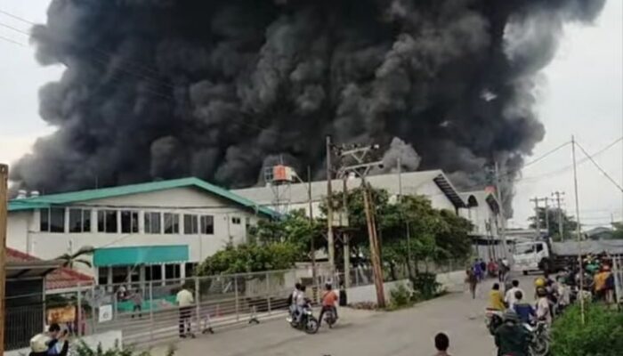 Pabrik Sepeda Terbesar di Semarang Hangus Terbakar, Asap Hitam Membumbung Tinggi