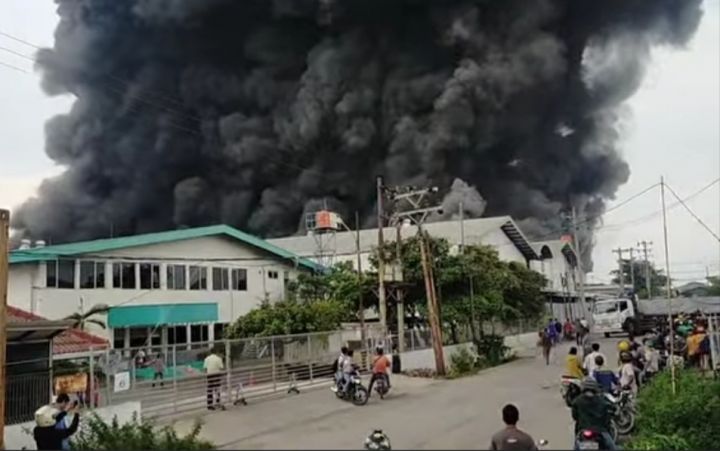 Pabrik Sepeda Terbesar Di Semarang Hangus Terbakar, Asap Hitam Membumbung