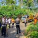 Peduli Lingkungan, Personel Polres Banjarnegara Berjibaku Bersihkan Longsor