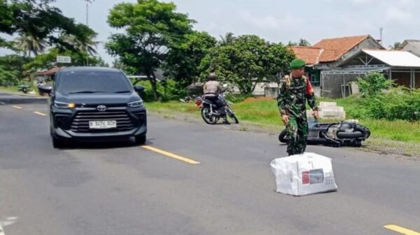 Pemotor Jatuh Akibat Kotak Suara Tercecer Di Jalan Daendels Purworejo