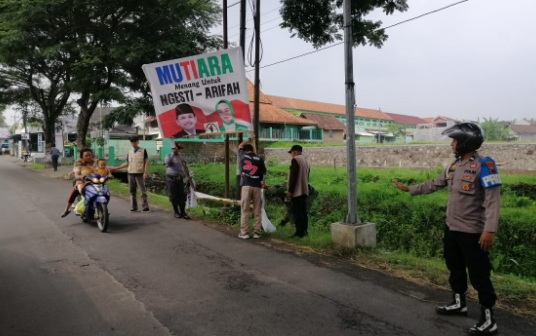 Polres Semarang Amankan Penertiban APK Selama Masa Tenang Pilkada