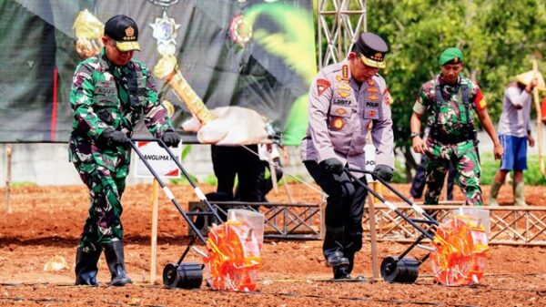 Kapolri dan Panglima TNI Tinjau Lahan Ketahanan Pangan di Jateng