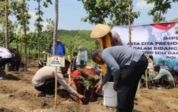 Polda Jateng Tanam 1,8 Juta Pohon Demi Implementasi Asta Cita