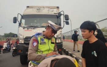 Polisi Dilatih Mahasiswa Uin Walisongo Untuk Tindak Sopir Truk Melanggar