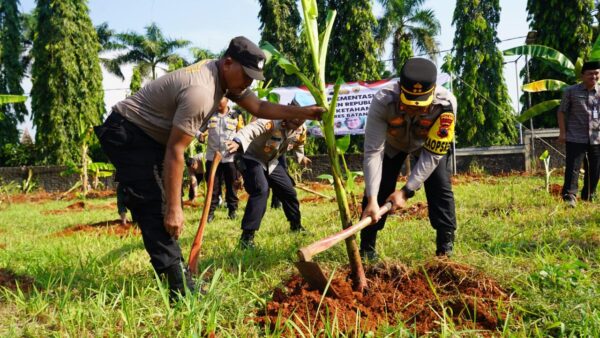 Manfaatkan Lahan Kosong, Polres Batang Dorong Ketahanan Pangan Lewat Pertanian