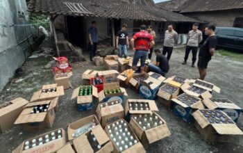 Polres Boyolali Amankan Ribuan Botol Miras Dalam Razia Di Tiga