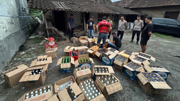 Polres Boyolali Amankan Ribuan Botol Miras Dalam Razia Di Tiga