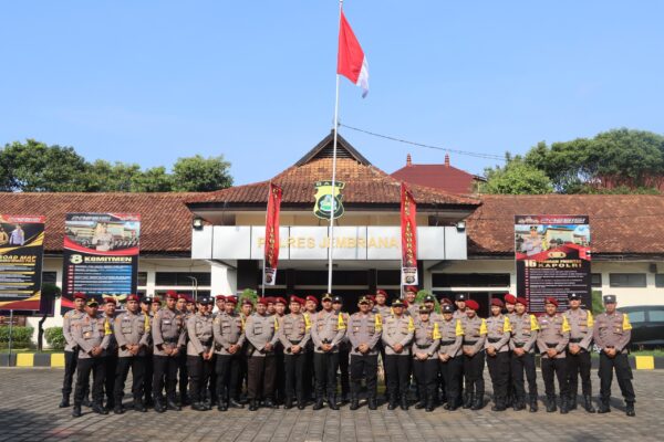 Polres Jembrana Lakukan Apel Pengamanan Di Tps Untuk Pastikan Keamanan