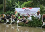 Polres Wonosobo Lakukan Penebaran Benih Ikan Untuk Dukung Program Ketahanan