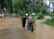 Polresta Cilacap Beraksi Cepat Atasi Banjir Dan Kendalikan Lalu Lintas