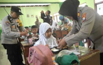 Polresta Malang Kota Dukung Gizi Anak, Bagikan Ratusan Makanan Ke