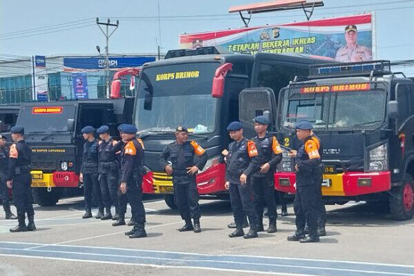 Sinergi Polda Jateng dan Jatim untuk Bantu Pengungsi Lewotobi di Flotim dan Sikka