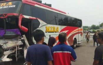 Tabrakan Bus Mira Dan Truk Pasir Gegerkan Simpang Tegalyoso Klaten