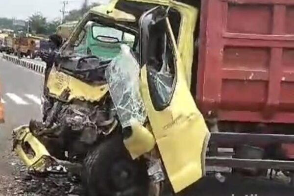 Detik-Detik Bus Mira Tabrak Truk Pasir di Simpang Tegalyoso Klaten