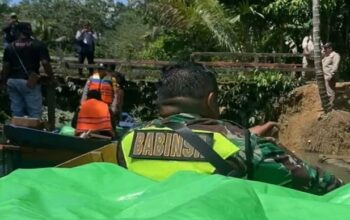 Terhalang Banjir, Kotak Suara Dikembalikan Lewat Jalur Sungai Menggunakan Kelotok