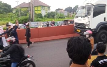 Tragedi Di Tanjakan Silayur Mahasiswa Cegah Truk Lintas Pasca Kecelakaan