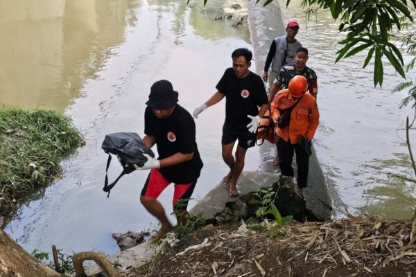 Tragis, Pasangan Muda Pembuang Bayi Di Sungai Samin Karanganyar Ditangkap