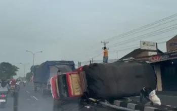 Truk Terguling Di Jalan Solo Semarang, Terjadi Di Teras Boyolali Saat