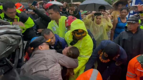 Video: Tabrakan Beruntun Di Cipularang, Kapolres Purwakarta Pimpin Langsung Evakuasi