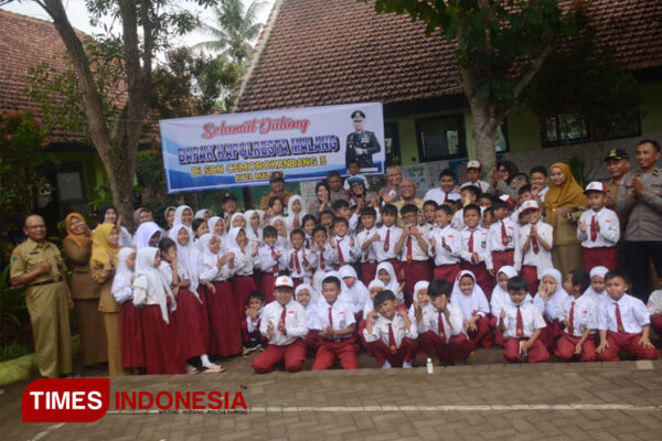 Wajah Ceria Anak Anak Malang, Makota Bagikan Makanan Gratis Di Sekolah