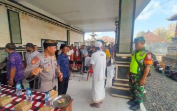 Warga Banjar Juwuk Manis Terima Bantuan Dari Polres Jembrana Melalui