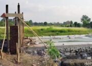 Warga Brebes Geram, Tembok Berdiri Di Tengah Jalan Tutup Akses