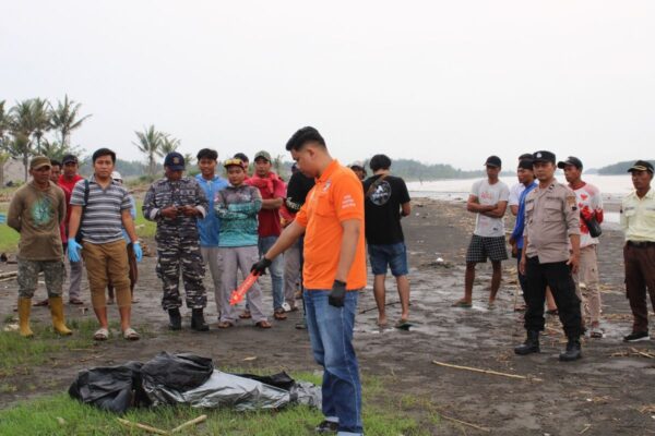 Warga Kebumen Temukan Mayat Pria Bersimbah Luka Di Muara Sungai