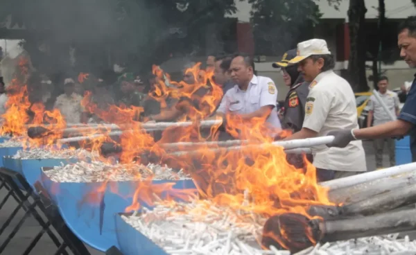 5,64 Juta Rokok Ilegal di Kudus Dimusnahkan, Negara Rugi Rp 5,43 Miliar