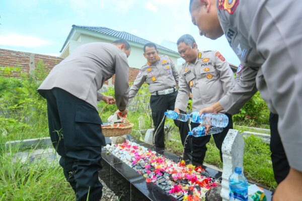 Alumni Akpol 1996 Polda Aceh Laksanakan Ziarah Dan Doa Bersama