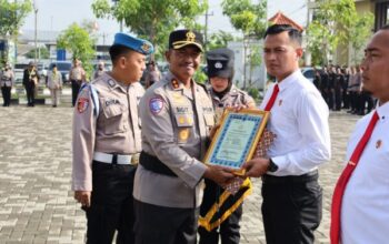 Anggota Polres Sukoharjo Terima Reward Atas Keberhasilan Pengungkapan Kasus