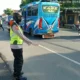 Atasi Kemacetan, Polwan Kartini Polres Jepara Bertugas Di Jalan Raya