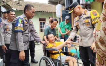 Bantuan Kapolresta Magelang: Kursi Roda Untuk Warga Disabilitas