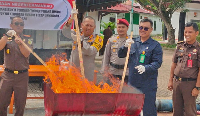 Barang Bukti 11 Kasus Hukum di Lamandau Dimusnahkan Bersamaan