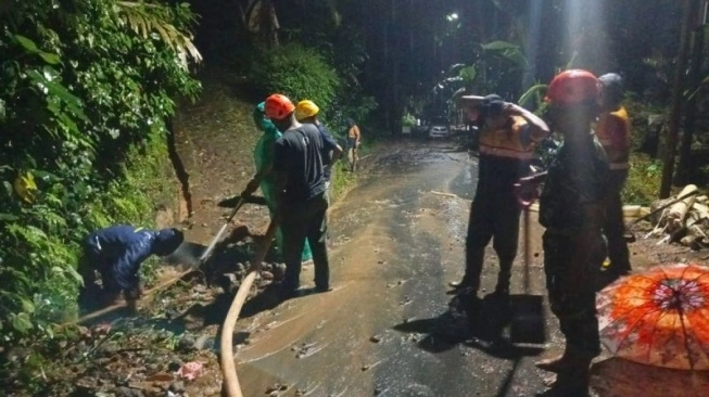 Bencana Longsor Dan Banjir Di Banyumas, Jalan Sempat Lumpuh Total