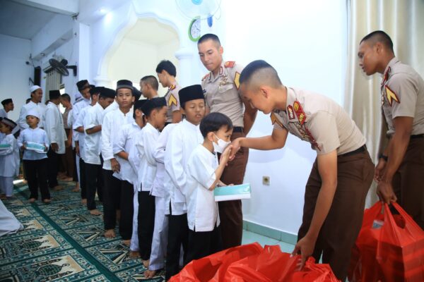 Berbagi Kasih, Taruna Akpol 59 Berikan Santunan Kepada Anak Yatim