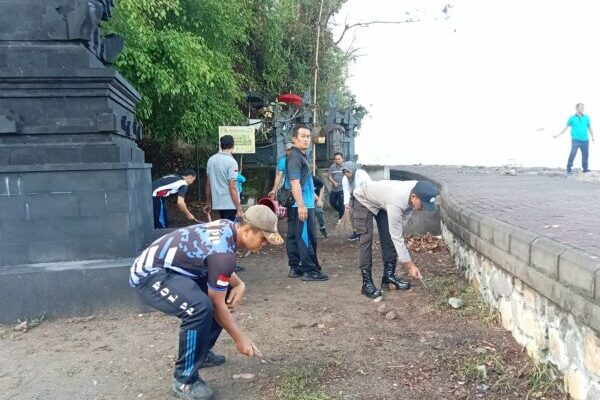 Bersih-Bersih Pantai, Desa Candikusuma Siap Jadi Destinasi Wisata