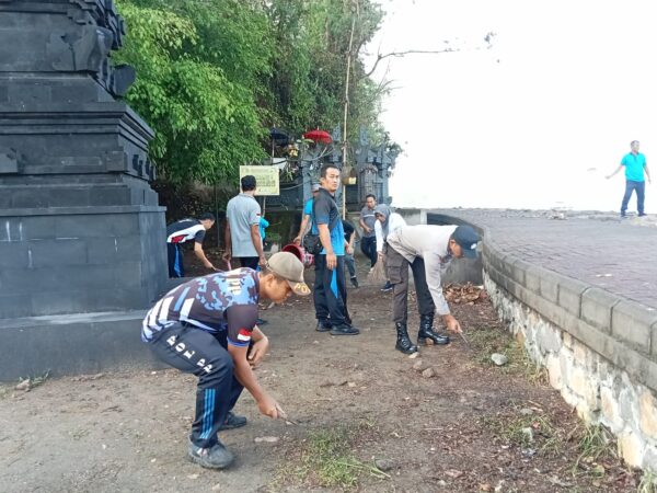 Bersih Bersih Pantai, Desa Candikusuma Siap Jadi Destinasi Wisata