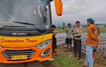 Bus Rombongan Pendaki Tersesat Di Jalur Kecil Wonosobo, Polisi Ungkap