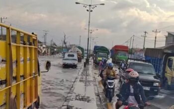 Hati Hati! Genangan Rob Bisa Ganggu Jalur Pantura Semarang Demak Di Libur