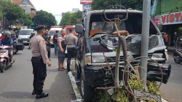 Hilang Kendali, Pikap Di Klojen Kota Malang Sebabkan Kecelakaan Beruntun