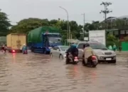 Hujan Lebat Sebabkan Jalur Pantura Kudus-Pati Tergenang Banjir