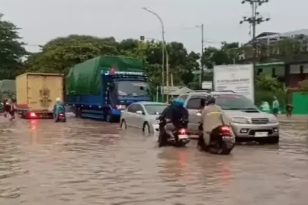 Jalur Pantura Kudus-Pati Kebanjiran, Hujan Deras Jadi Penyebab